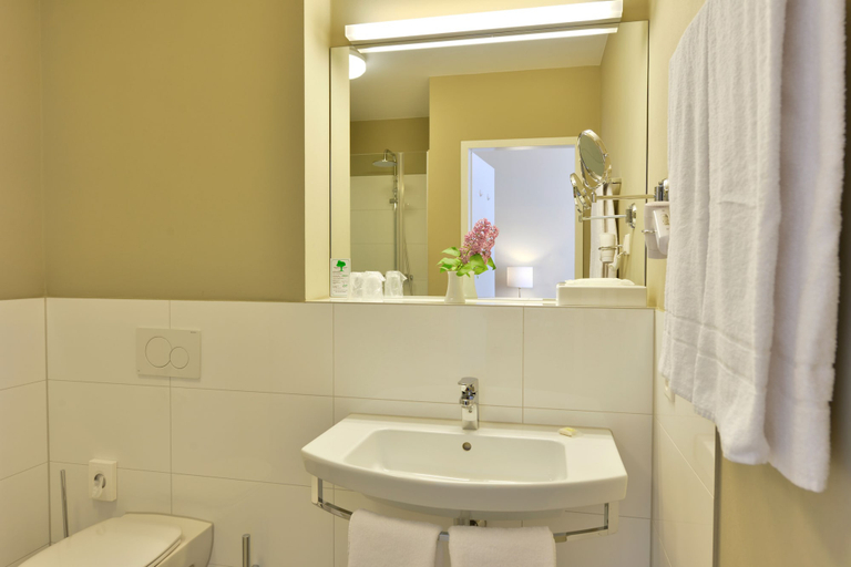 Bathroom 5, INVITE Hotel Fulda City, Fulda