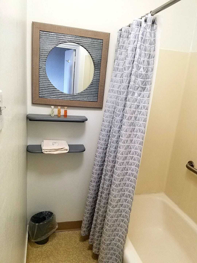 Bathroom 3, Monte Villa Inn, Rio Grande