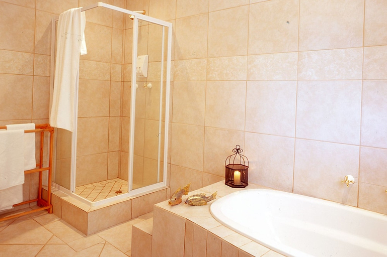 Bathroom 3, Milkwood Lodge - Hermanus, Overberg