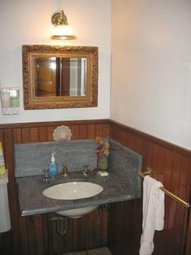 Bathroom 2, Olde Judge Mansion, Rensselaer
