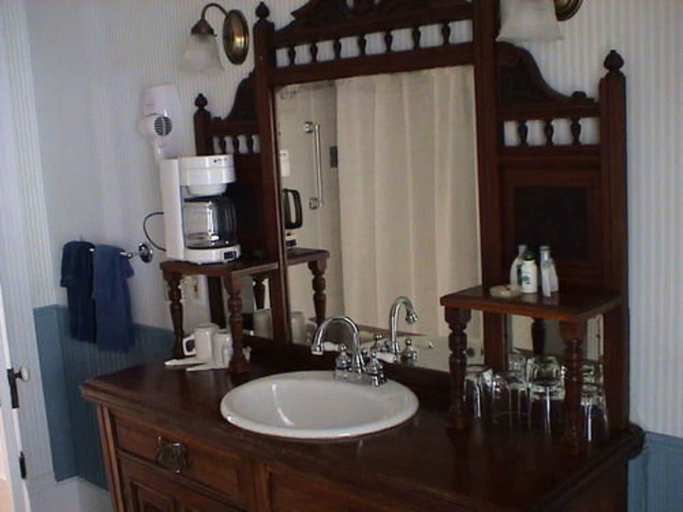 Bathroom, The Inn At Penn Cove, Island