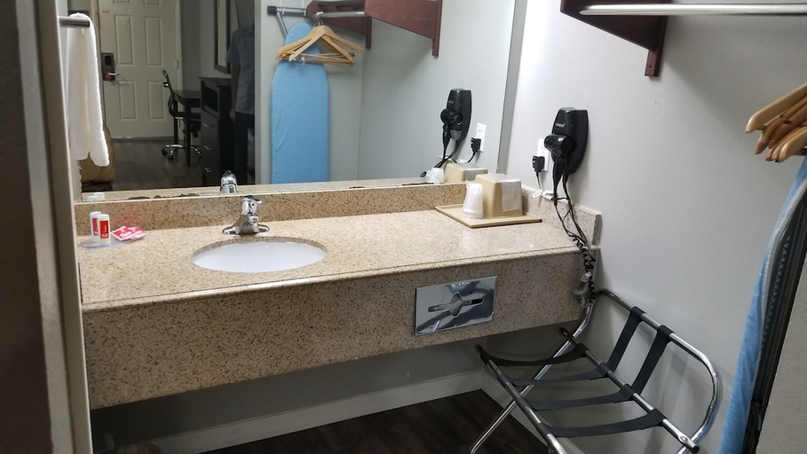 Bathroom 3, Prestige Inn, Houston