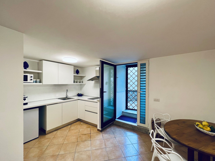 Private kitchen 2, YourHome - Grecale Apartment, Napoli
