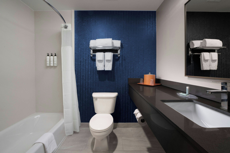 Bathroom 4, Fairfield Inn & Suites Dallas Park Central, Dallas