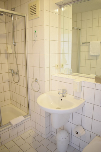 Bathroom 3, astral Inn Hotel Leipzig, Leipzig