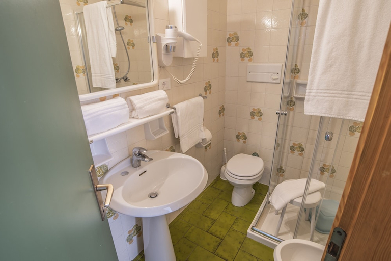 Bathroom 3, Alaska Clubresidence, Trento