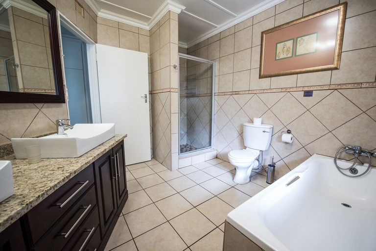 Bathroom 3, Lake View Cabanas, Umkhanyakude