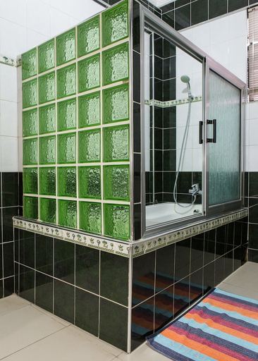 Bathroom 3, Charleston Hotel, Accra