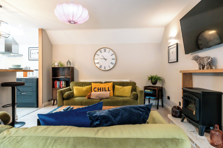 Living area 5, Gorgeous 2 Bedroom Home in Cirencester, Gloucestershire