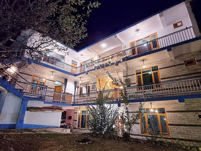 Exterior & Views