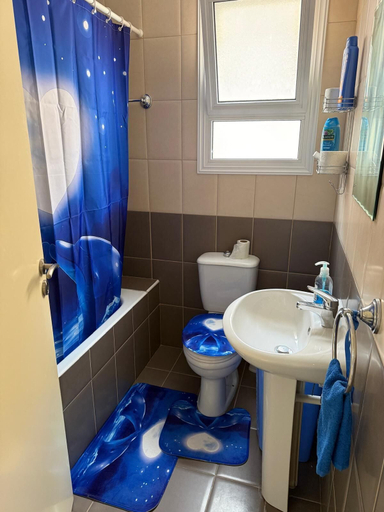 Bathroom 4, The Sun Whisper