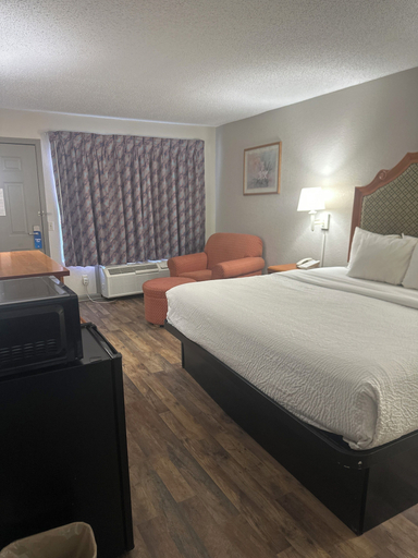 Bedroom 4, Days Inn by Wyndham Jacksonville, Pulaski