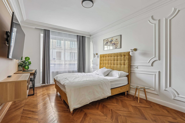 Room 5, Superb Haussmann-style apt - 2bdr/6p - Trocadero, Paris