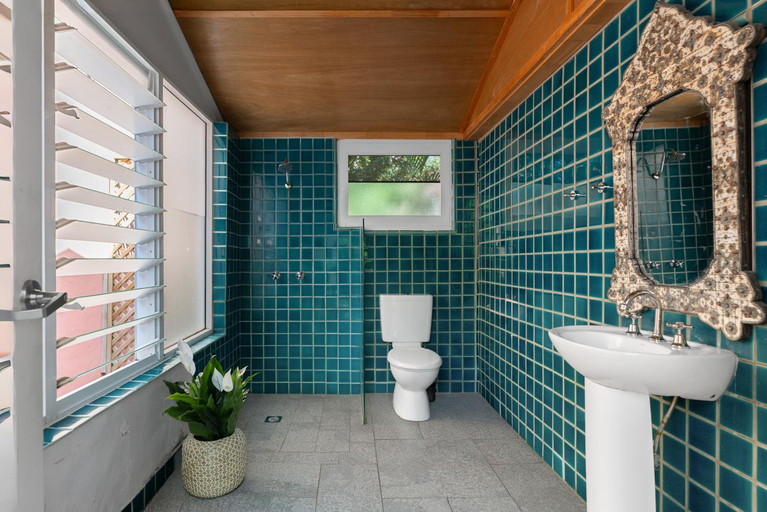 Bathroom, Dolphins Beach House, Noosa - Sunshine-Peregian