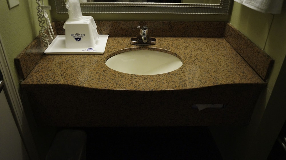 Bathroom 4, Americas Best Value Inn St Louis Downtown, Saint Louis
