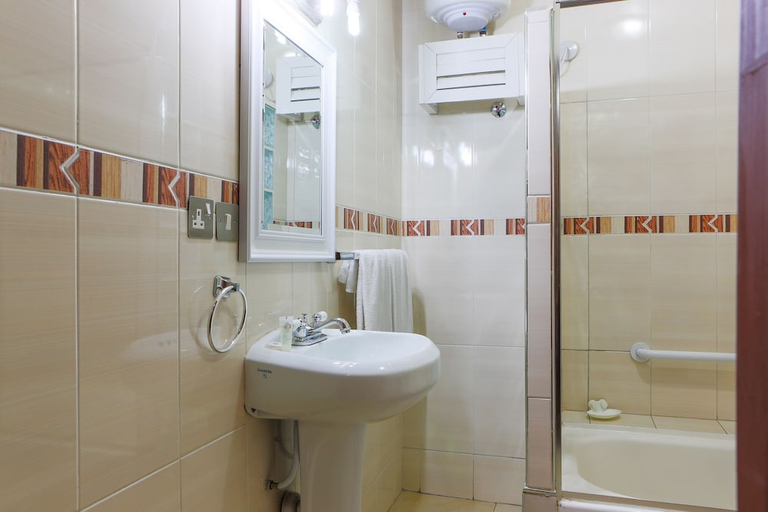 Bathroom 4, Charleston Hotel, Accra