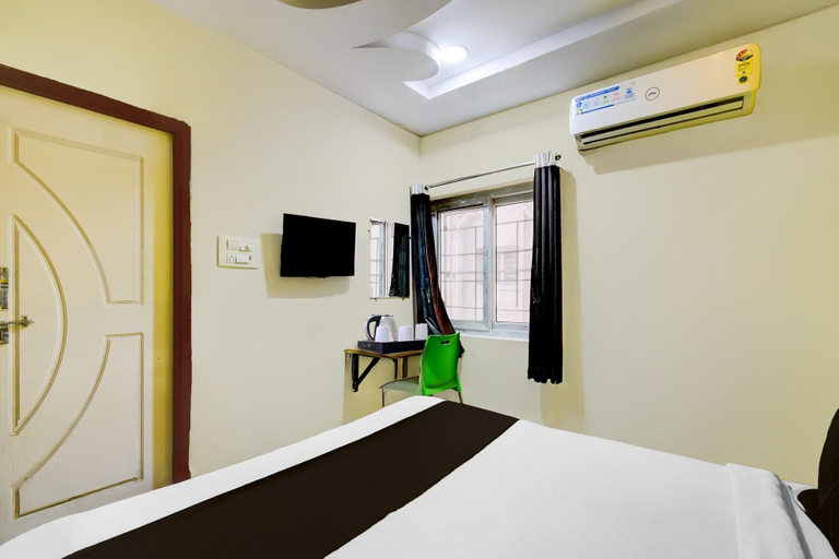 Room 5, Deluxesri Vinayaka Luxury Rooms, Hyderabad