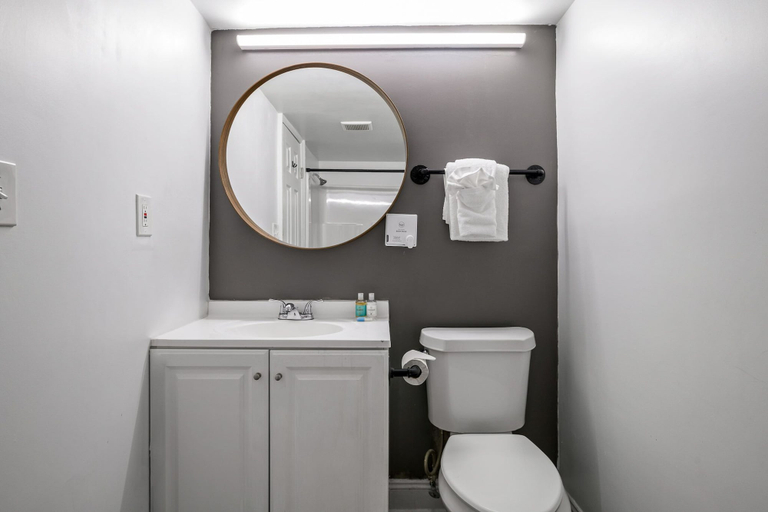 Bathroom 4, The Caretta, Horry