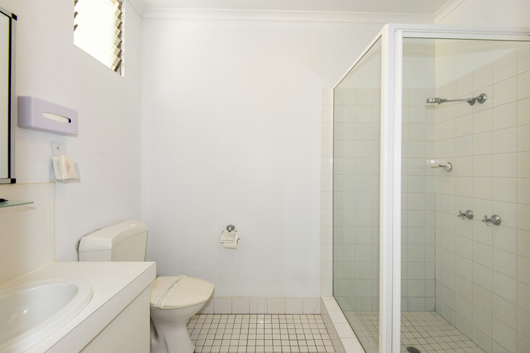 Bathroom 4, Mid City Motor Inn, Mackay - Pt A
