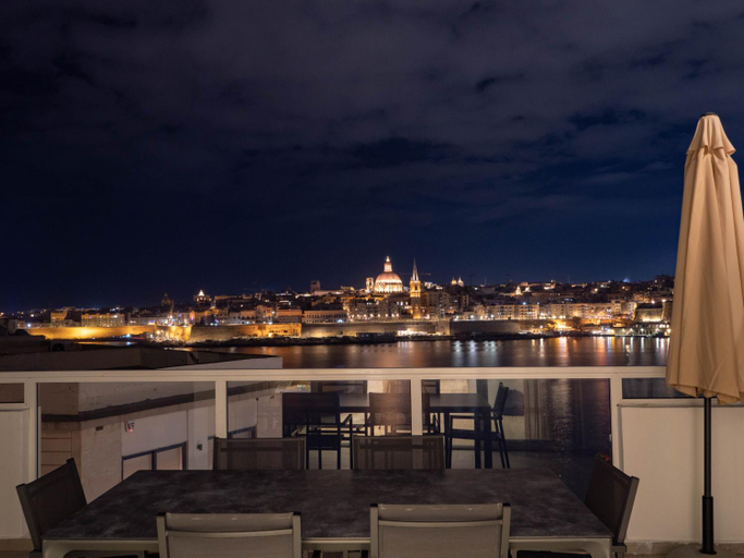 Food & Drinks, Valletta Bastion View Apartments & Penthouse With Heated Jacuzzi