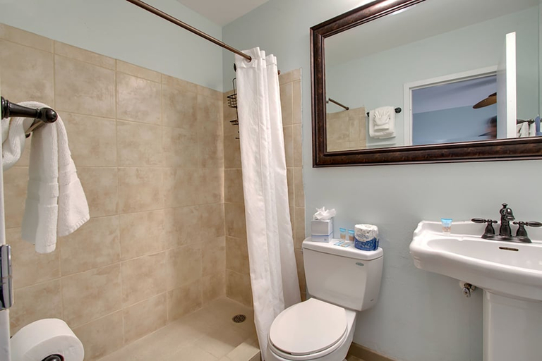 Bathroom 3, Seaside Inn, Charleston