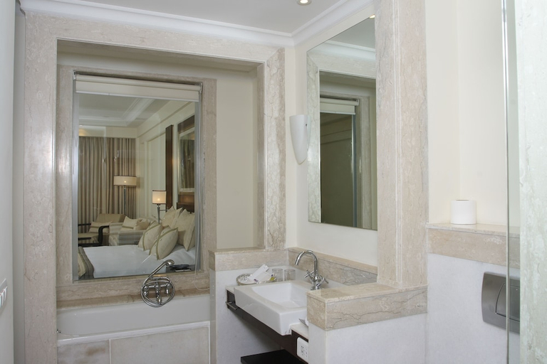 Bathroom 5, Dia Park Premier, Gurgaon