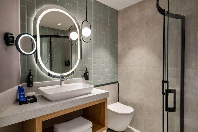 Bathroom 4, TRYP by Wyndham Istanbul Beyoglu, Beyoğlu