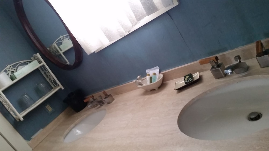 Bathroom 3, Mendocino Hotel & Garden, Mendocino