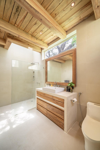 Bathroom 3, Villa Simba 4 BR Canggu Walking Distance to Beach, Badung