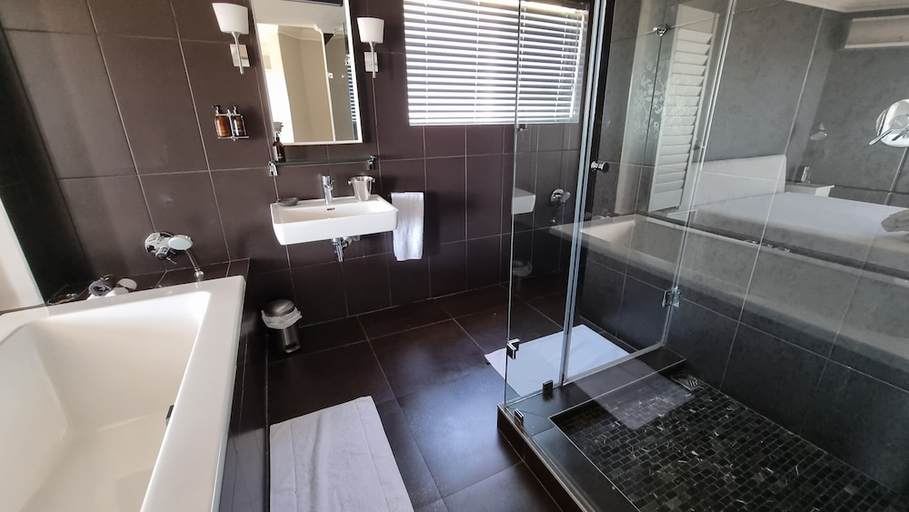Bathroom 4, Chocolate Box Guesthouse, City of Cape Town