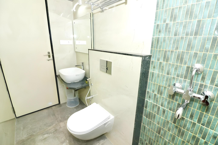 Bathroom 4, Swarnam Hotel, North Goa