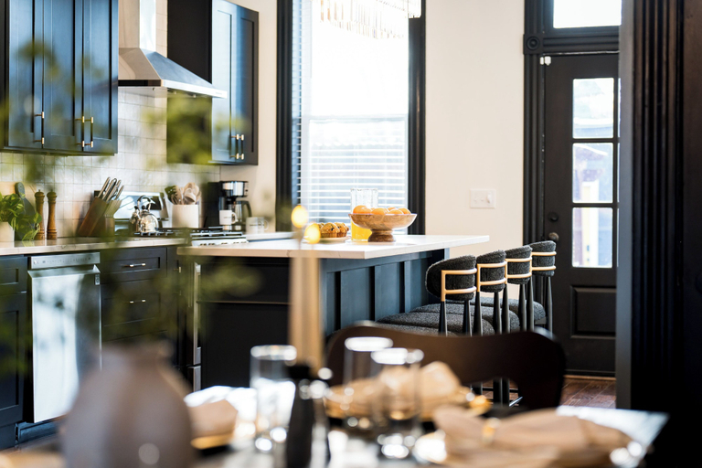 Private kitchen 3, Lou Luxe- Speakeasy, EPIC Arcade, Hottub & FirePit, Saint Louis