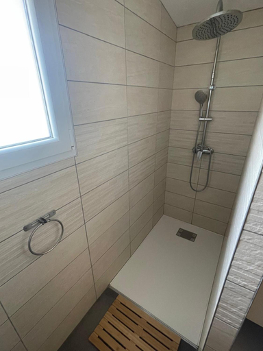 Bathroom 5, Les Marchettes, Dordogne