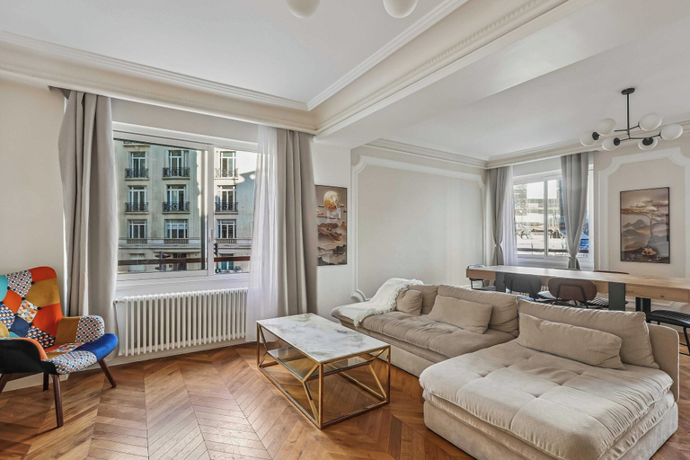 Living area 3, Superb Haussmann-style apt - 2bdr/6p - Trocadero, Paris