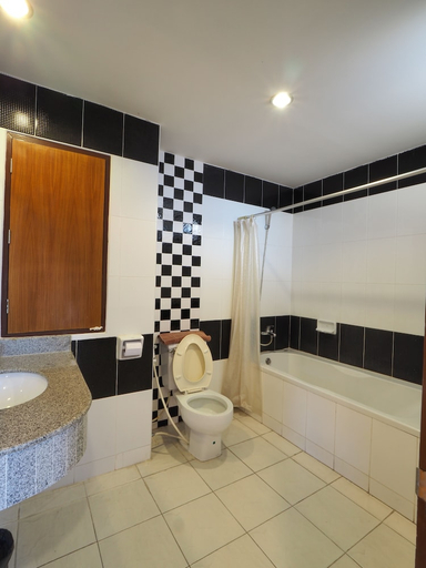 Bathroom 5, Golden Villa, Pattaya