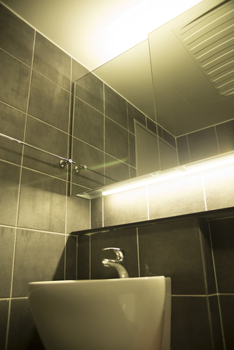 Bathroom 3, Urban Art Stay - Hostel, Jung