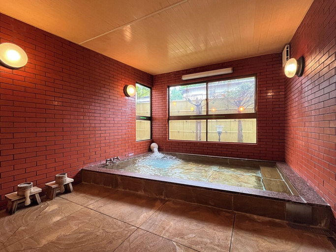 Public bath 3, Kujiranoonaka, Yamanakako