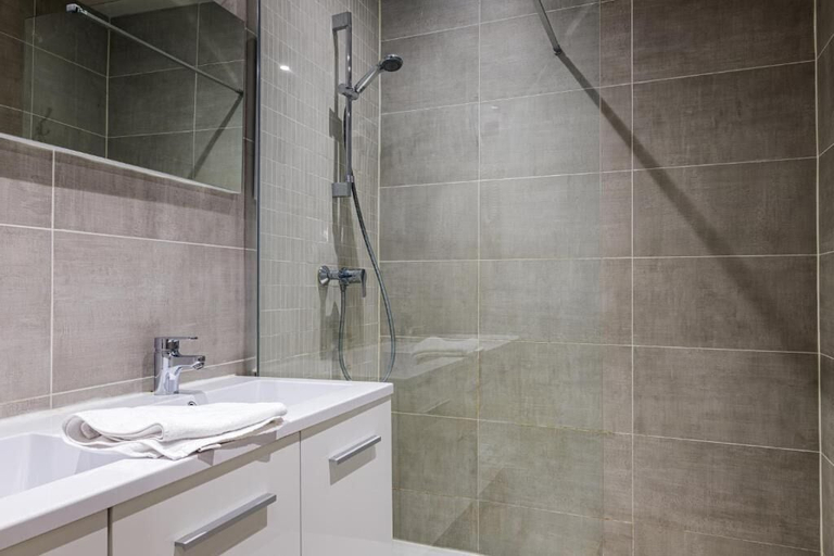 Bathroom 5, Hotel du Dauphiné, Rhône