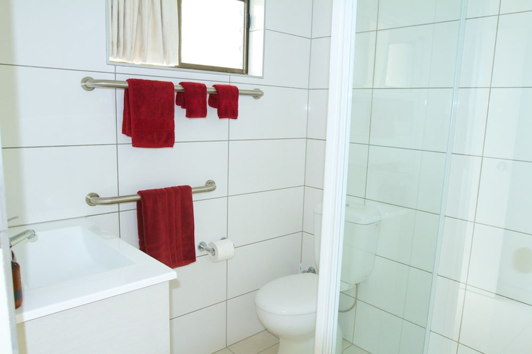 Bathroom 3, Hibiscus Motel, Byron