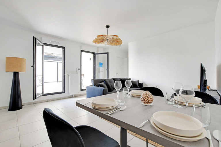 Dining 5, Elegant Appt - 1bdr/2p - Near Paris & La Defense, Hauts-de-Seine