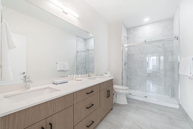Bathroom 3, Meadowvale Apartment Hotel, Toronto