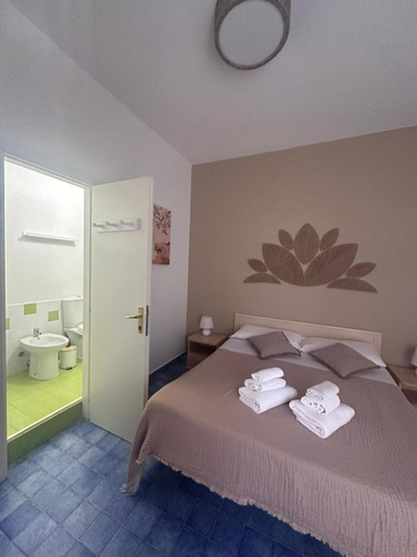 Bedroom 2, Nido Colorato B&B, Syracuse