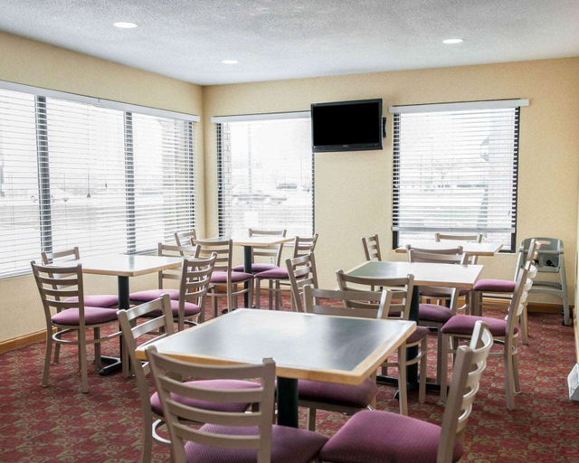 Food & Drinks 5, Lafayette Inn & Suites, Marion