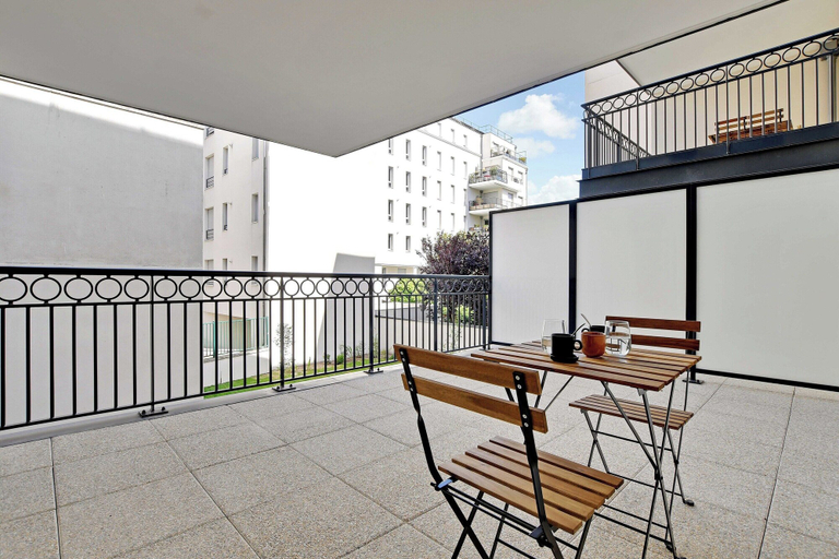 Outdoor dining 4, Elegant Appt - 1bdr/2p - Near Paris & La Defense, Hauts-de-Seine
