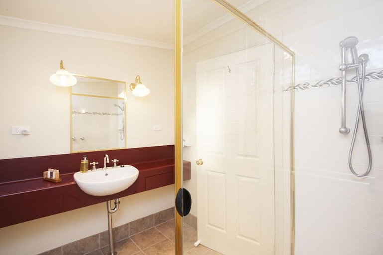 Bathroom 3, Beechworth Cedar Cottages, Indigo - Pt A
