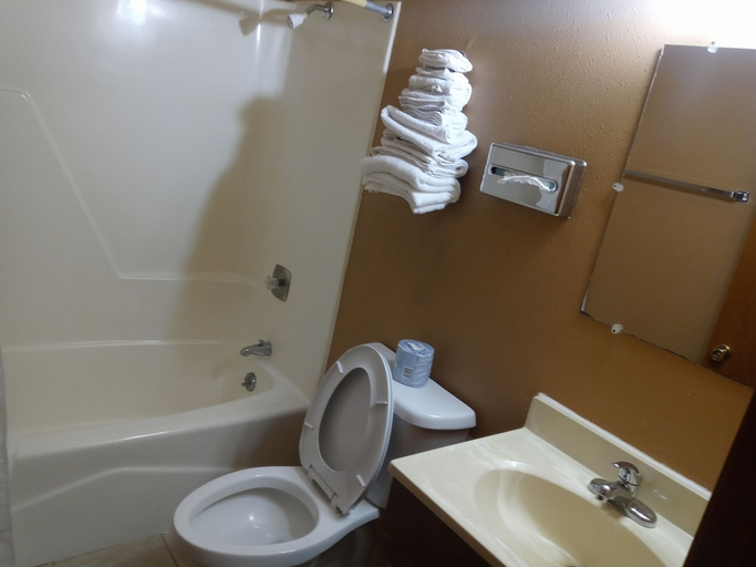 Bathroom, Roseau Motel, Roseau