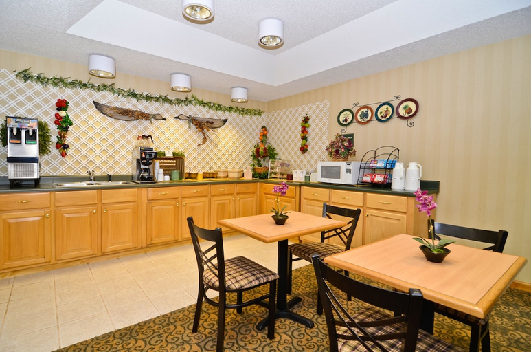 Food & Drinks, Hawkinsville Inn & Suites, Pulaski