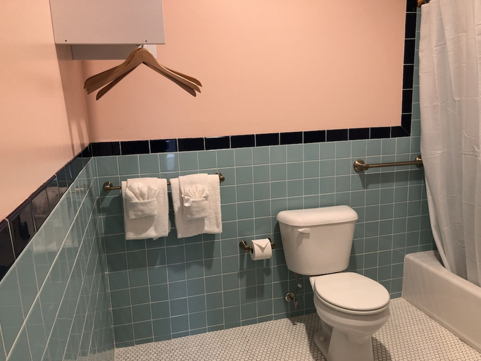Bathroom 3, Alpine Inn, Garland