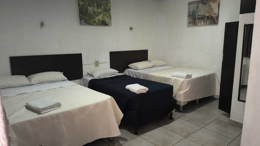Room 3, Hotel Las Gardenias, ZONA 10