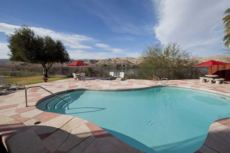 Sport & Beauty 2, lodge on the river, Mohave
